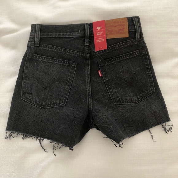 NWT Levi’s Studded High Rise Wedgie Shorts, Sz 24 - Picture 4 of 5